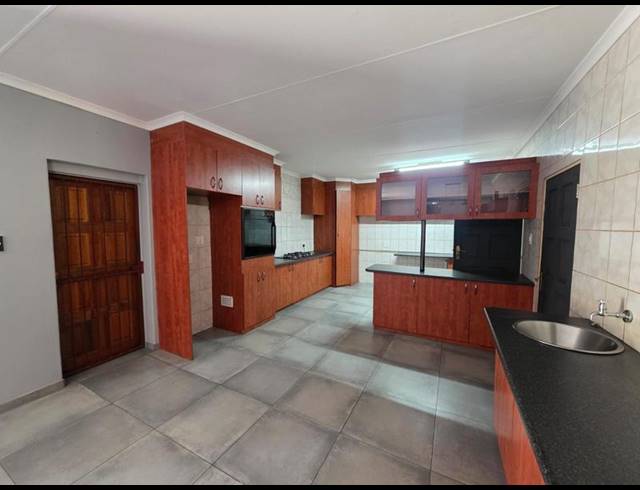 4 BEDROOM HOUSE FOR SALE IN ROTHDENE
